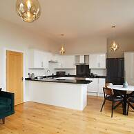 Host Stay Artsbank Apartment