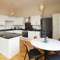 Host Stay Artsbank Apartment