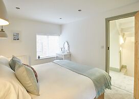 Host Stay Threadneedle Cottage