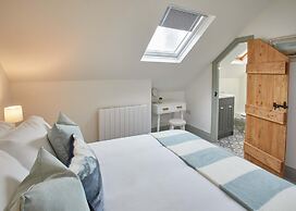 Host Stay Threadneedle Cottage