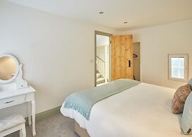 Host Stay Threadneedle Cottage