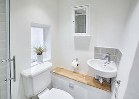 Host Stay Threadneedle Cottage