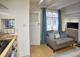 Host Stay Threadneedle Cottage