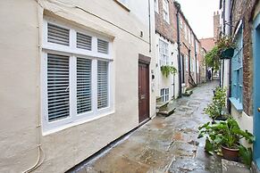 Host Stay Threadneedle Cottage