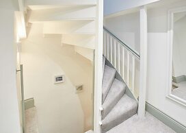 Host Stay Threadneedle Cottage