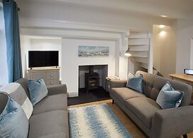 Host Stay Threadneedle Cottage