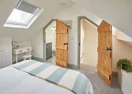 Host Stay Threadneedle Cottage