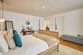 Host Stay The Courtyard Retreat