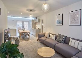 Host Stay Hoggarths Retreat