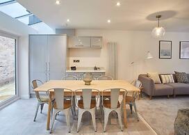 Host Stay Hoggarths Retreat