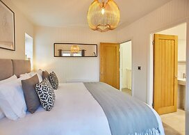 Host Stay Hoggarths Retreat