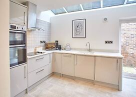 Host Stay Hoggarths Retreat