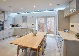 Host Stay Hoggarths Retreat