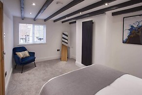 Host Stay Burns Yard Apartment