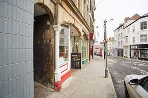 Host Stay Burns Yard Apartment