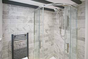 Host Stay Burns Yard Apartment