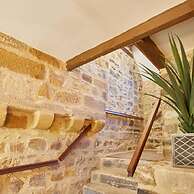 Host Stay The Coach House