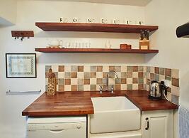 Host Stay Rosella Cottage