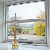 Host Stay Rosella Cottage