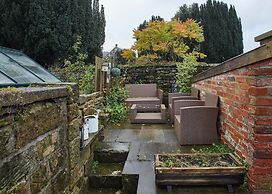 Host Stay Rosella Cottage