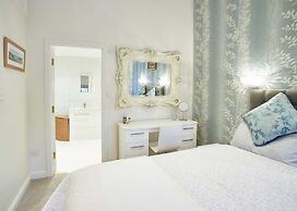 Host Stay Rosella Cottage