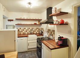 Host Stay Rosella Cottage