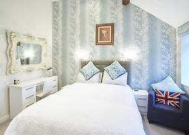 Host Stay Rosella Cottage