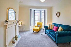 Host Stay The Funky Robin