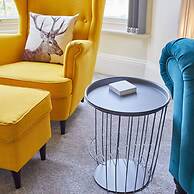 Host Stay The Funky Robin