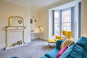 Host Stay The Funky Robin