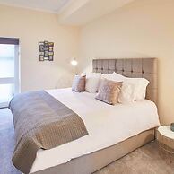 Host Stay The Funky Robin