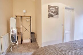 Host Stay The Funky Robin