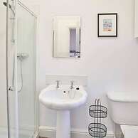 Host Stay The Funky Robin