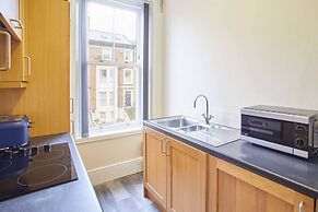 Host Stay The Funky Robin