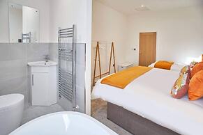 Host Stay Lemonade Arch