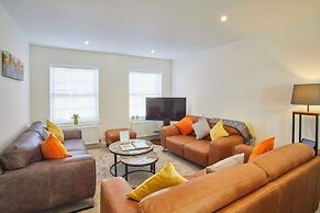 Host Stay Lemonade Arch