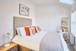 Host Stay Lemonade Arch