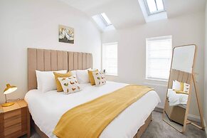 Host Stay Lemonade Arch