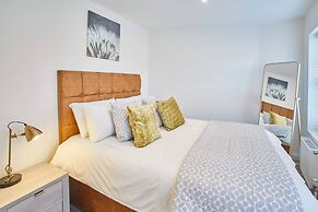 Host Stay Lemonade Arch