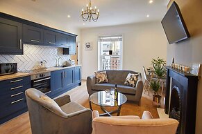 Host Stay Little Acorn Apartment