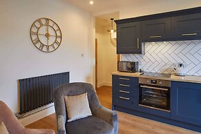 Host Stay Little Acorn Apartment