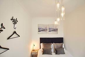 Host Stay Little Acorn Apartment