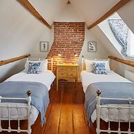 Host Stay Amber Cottage