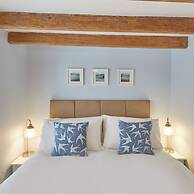 Host Stay Amber Cottage