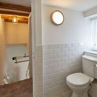 Host Stay Amber Cottage