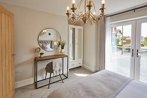 Host Stay The Hampton at Prospect Hill Apartments