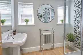 Host Stay The Hampton at Prospect Hill Apartments