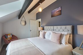 Host Stay Emerald Hideaway