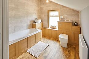 Host Stay Emerald Hideaway