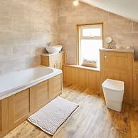 Host Stay Emerald Hideaway